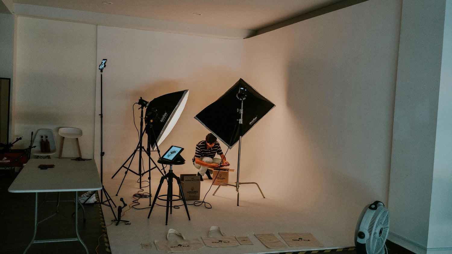 From Natural to Studio Lights: Choosing the Right Lighting for Your Photos
