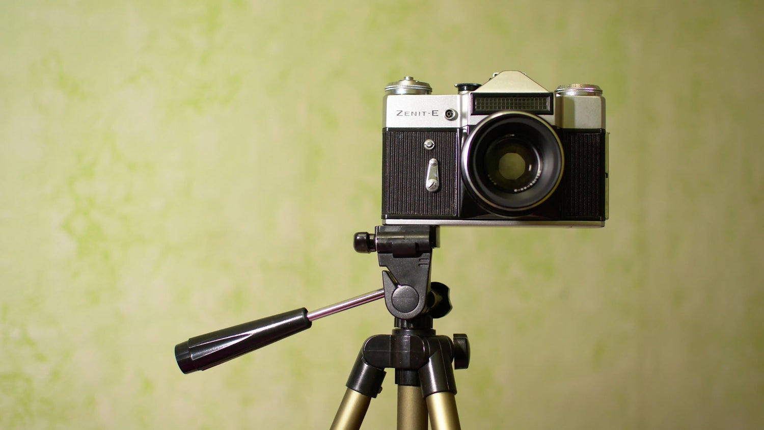 The Secret to Professional Photos: Lighting, Angles, and Oldshark’s Best Gear