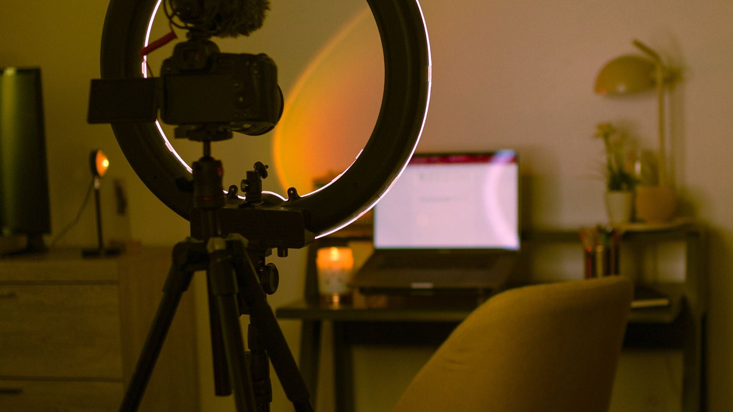 Why Every Social Media Influencer Should Invest in a Selfie Ring Light